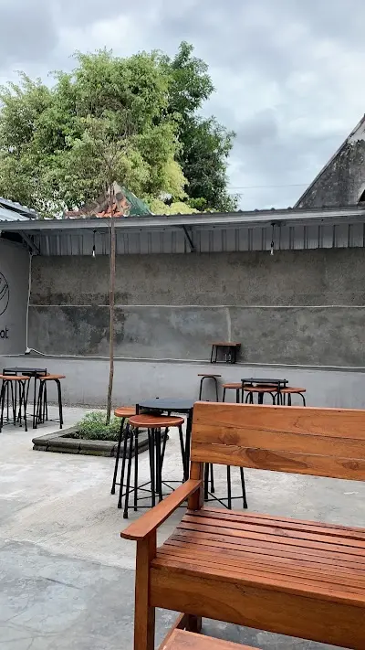 Dekat space