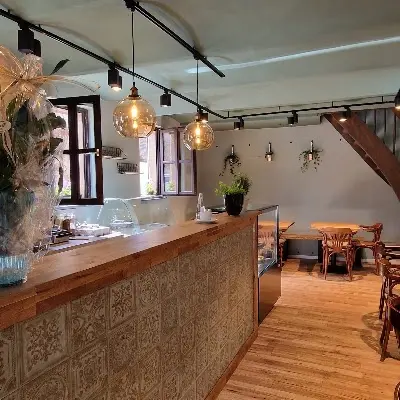 Güri's Coffee & Wine Bar