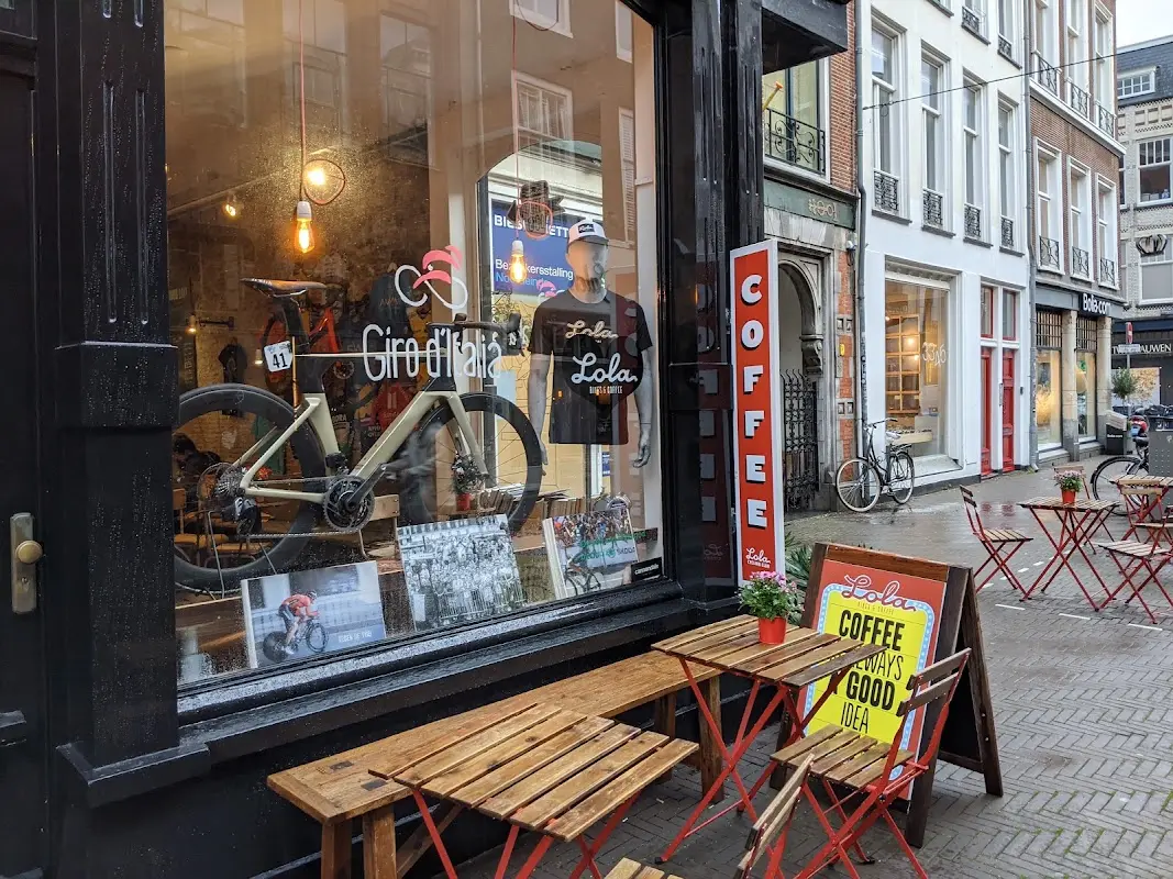 Lola Bikes & Coffee