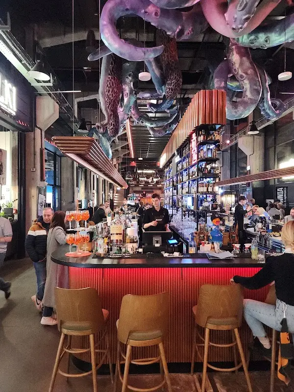 MONTOWNIA FOOD HALL, Foto 6 von 10