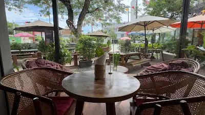 The Bear Cafe & Pub