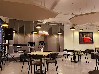 The Moon Gallery Café & Bistro