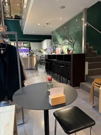 versa. coffee & vintage store