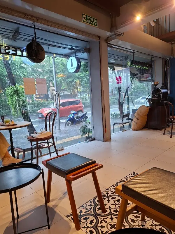 Y'EST WORKS Coffee Bar, Foto 3 von 10