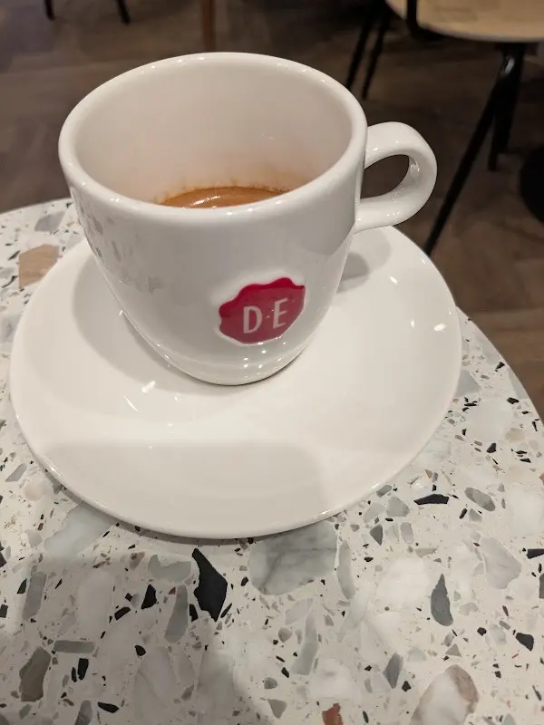 Douwe Egberts Café Leiden Stationsweg 33, Foto 4 von 5
