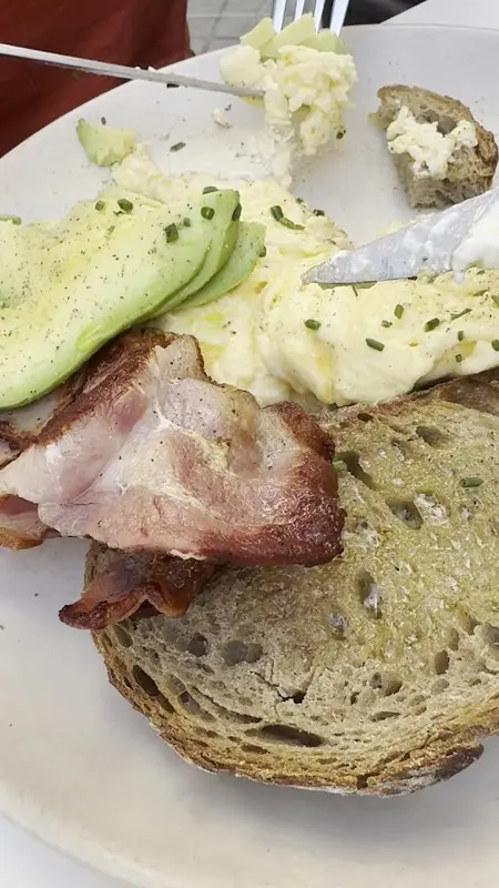 FEDERAL Esmorzars i Cafè d'Especialitat - Poblenou, Foto 2 von 10
