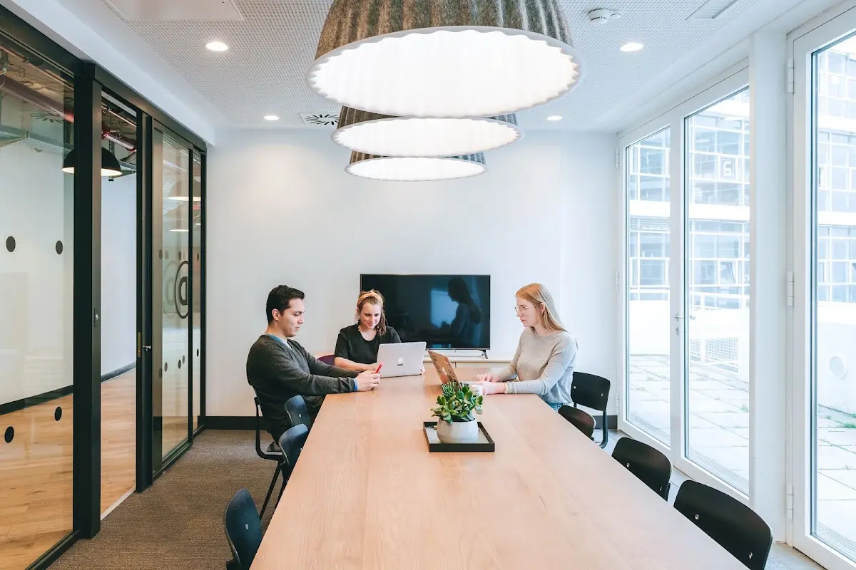 WeWork - Odeonsplatz - Private Büroflächen und Coworking, Foto 5 von 10