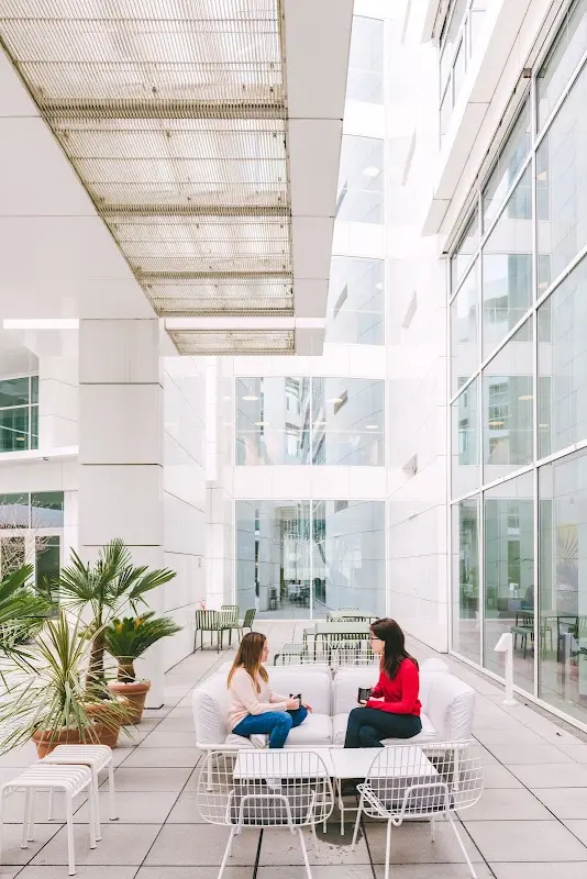 WeWork - Odeonsplatz - Private Büroflächen und Coworking, Foto 6 von 10
