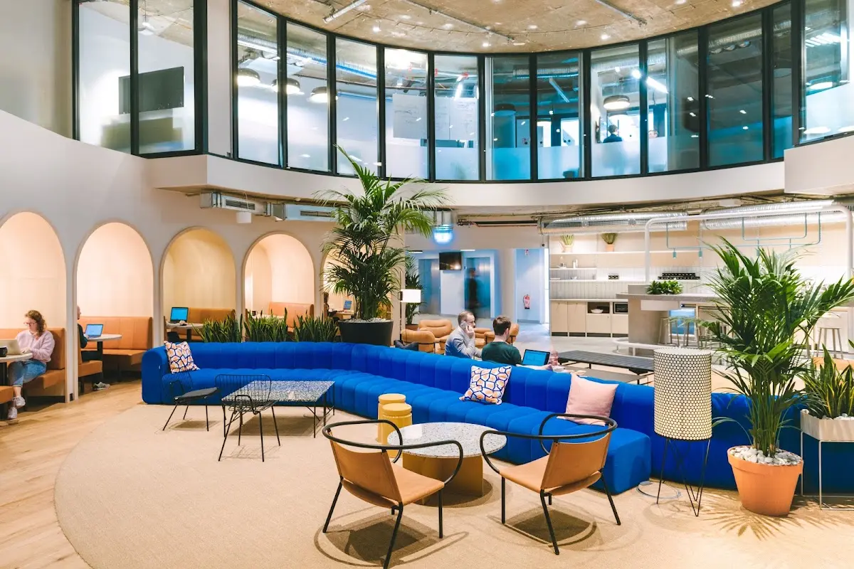 WeWork - Odeonsplatz - Private Büroflächen und Coworking, Foto 7 von 10